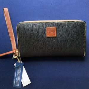 BRAND NEW💥DOONEY & BOURKE Pebble Grain Large Zip Around Wristlet in Black